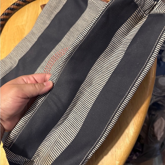 Tommy Hilfiger Striped Purse Bag - Picture 2 of 11